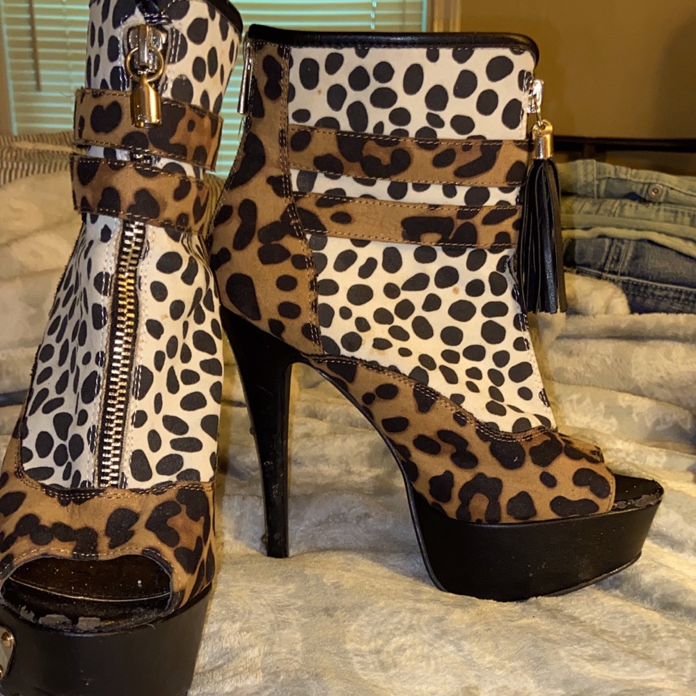 Heeled boots